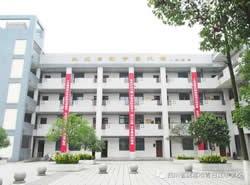 四川省成都市青白江中学校