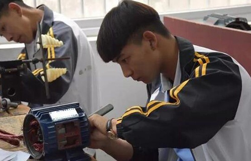 云龙县民族职业高级中学