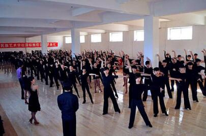 辽宁民族艺术学校