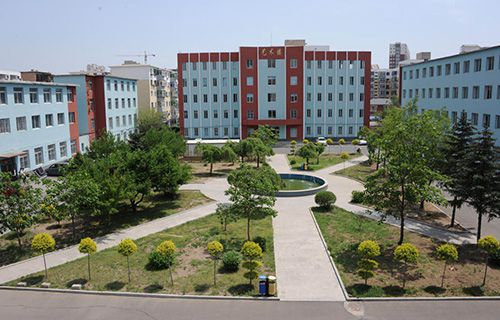 库尔勒市华山职业技术学校